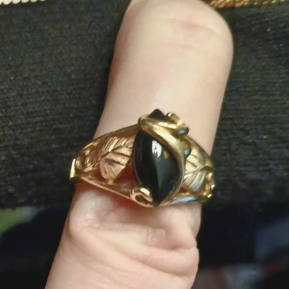 Elegant Black Onyx and 14kt Gold Ring